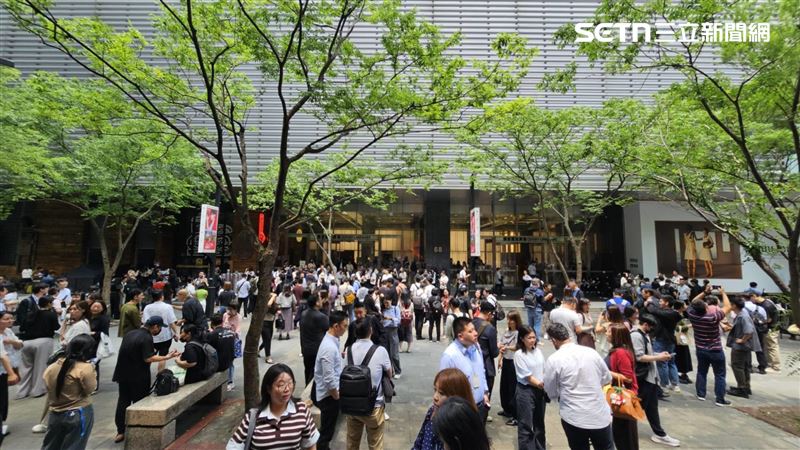 饗饗微風信義店發生火警。(圖/翻攝畫面)