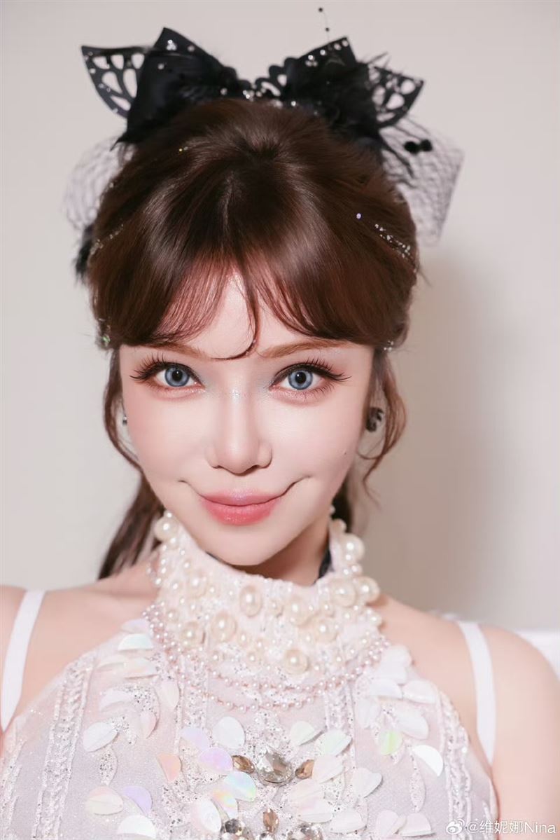 維妮娜（圖）對賽制表達不同看法，認為評分標準存在差異，但仍肯定蕭薔的舞台實力。（圖／翻攝自維妮娜微博）