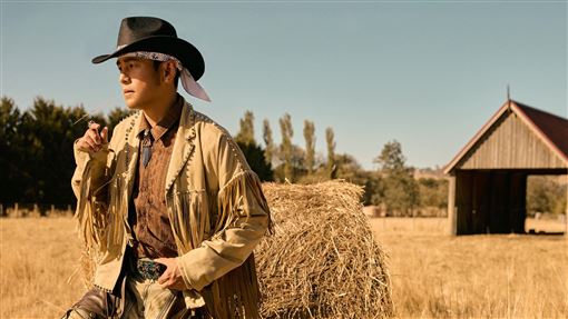 周杰倫親邀參演MV　昆凌叔叔超帥模樣曝光