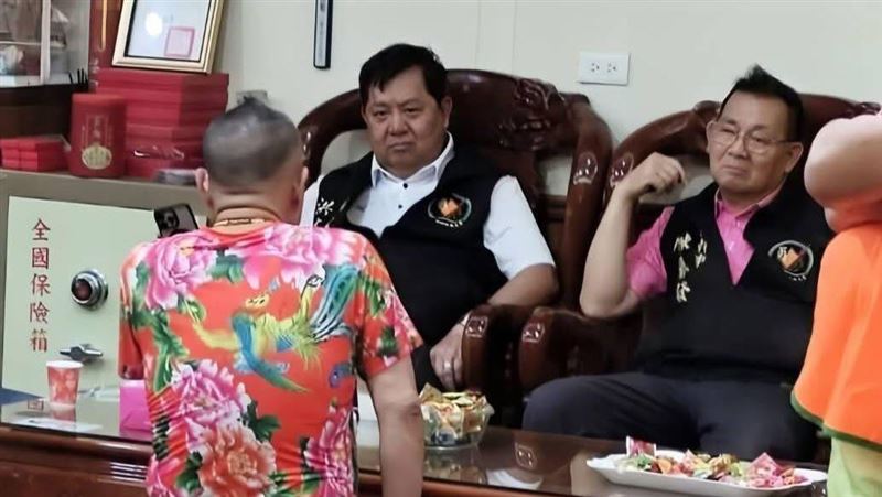 拱天宮挨轟臭臉待客　吊車大王急曝真相