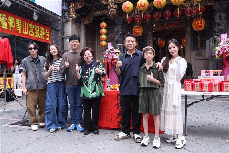 （左起）王耀慶、陳淑芳、尹馨在電影中飾演一家人。（圖／記者田俊彥攝影）