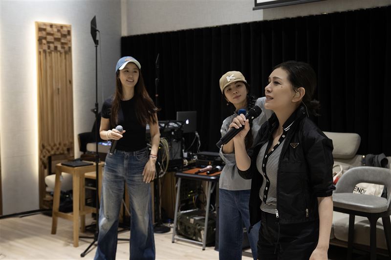 張清芳「富邦金控 張清芳與她的好友們慈善演唱會」星光熠熠。（圖／上引娛樂提供）