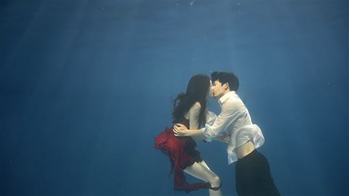 大咖男神「3親密戲被刪光」網湧官帳罵翻