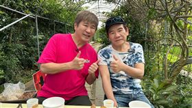 胡瓜（左）交好歌手趙傳。（圖／下面一位提供） 