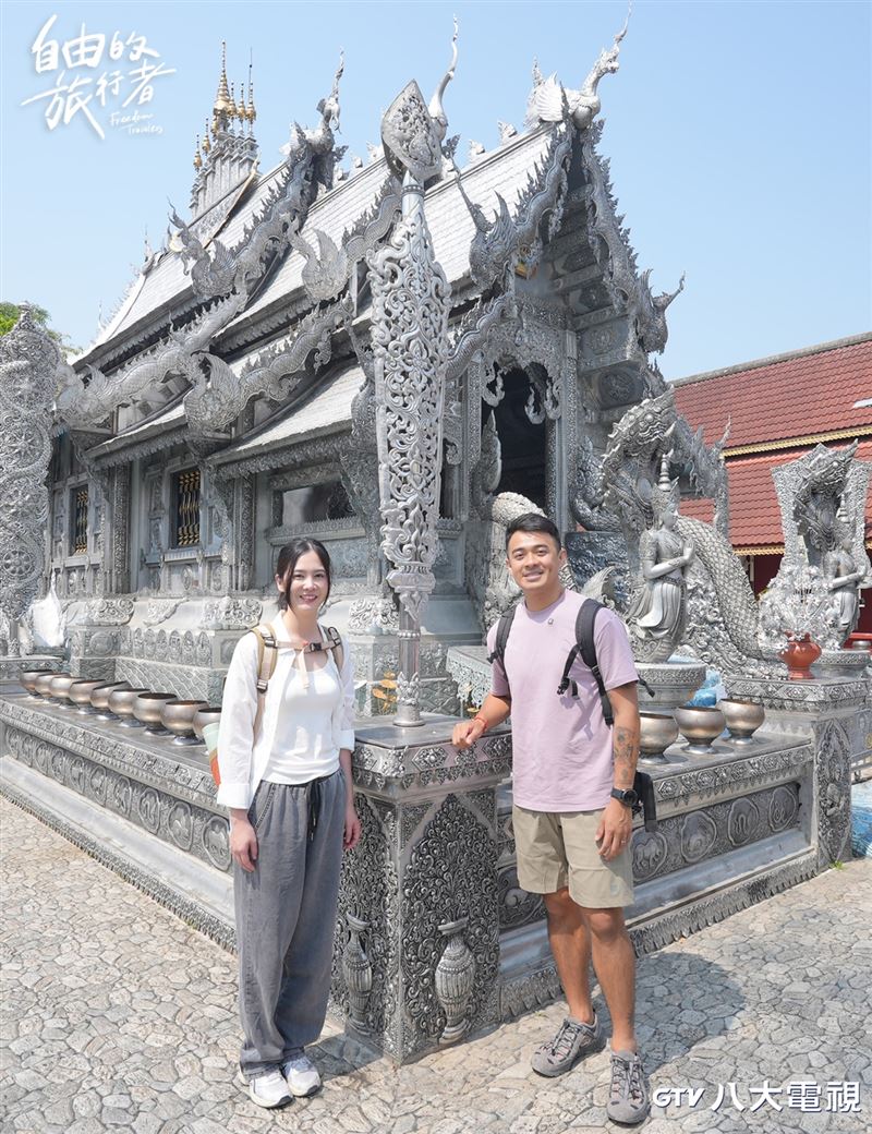 融融(右)與搭檔黃可欣赴泰國。（圖／八大提供）