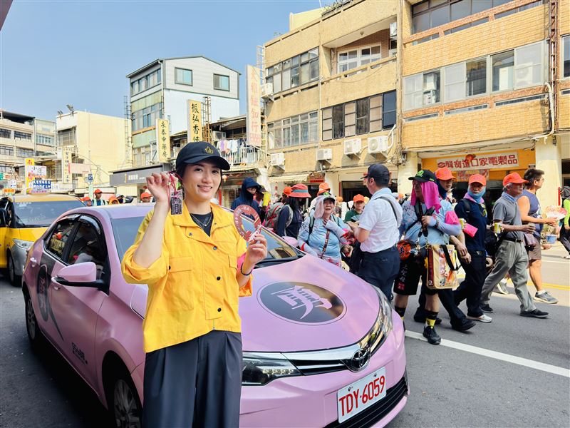 「限量55688媽祖平安御守」經過白沙屯拱天宮過爐加持。（圖／55688集團提供）