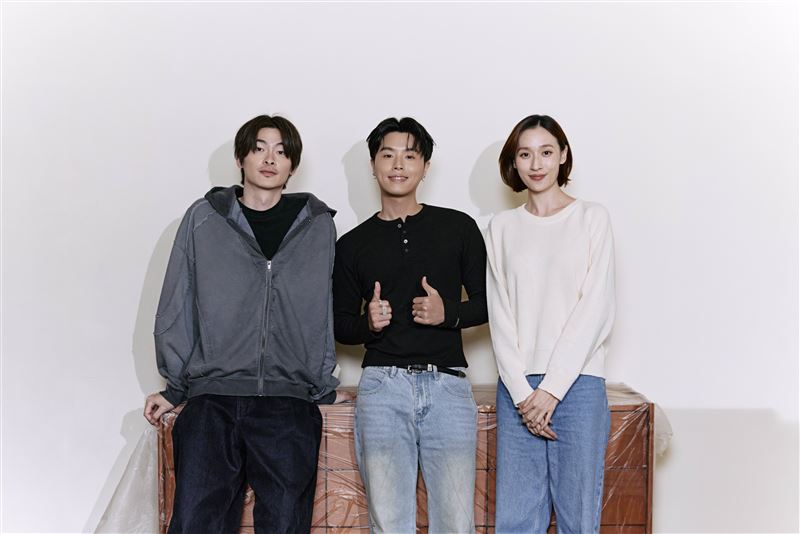 HowZ〈當作妳死了〉MV揪心演繹放下過往的斷捨離。（圖／皓室創意Light House提供）