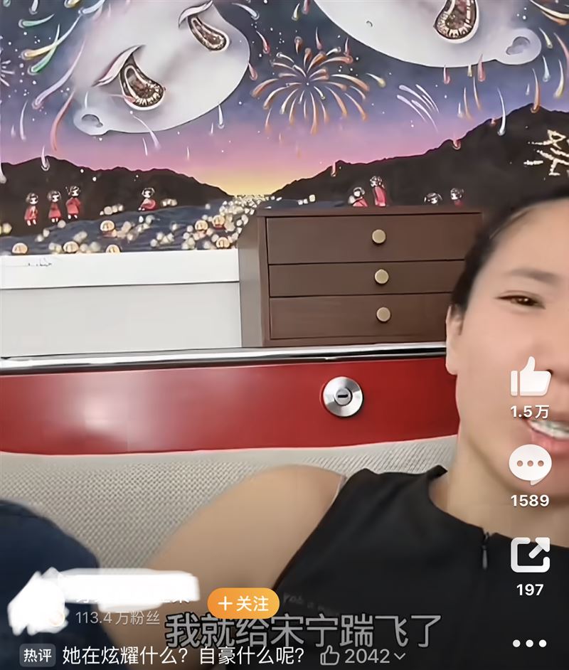 張婉婷透露曾在警局前踹飛出軌渣尪。（圖／翻攝自微博）