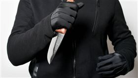 嫌犯將女子帶往偏僻地點持刀攻擊後棄屍，並丟棄凶器企圖滅證。（示意圖／Pixabay）