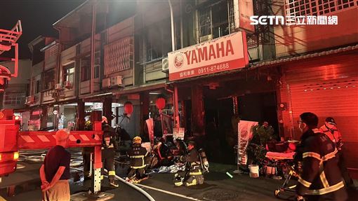 新／嘉義民宅大火　男「火燙手皮」急送醫