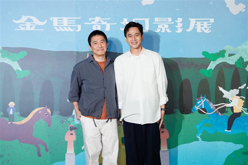 影帝梁朝偉俏皮表情萌翻數百粉絲　劉冠廷合照秒變「乖學生」羨煞全場