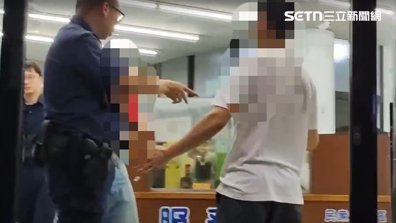 前妻緊抱兒「槓婆家」派出所上演搶孩大戰