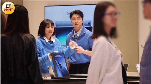 直擊江宏傑信義區「約會」小11歲女伴2hrs