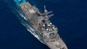 美軍驅逐艦「裴拉塔號」日前巡弋東海時，艦上水手們在甲板上排出「115」，代表著他們在東海部署的天數。（圖／翻攝自美太平洋艦隊臉書）