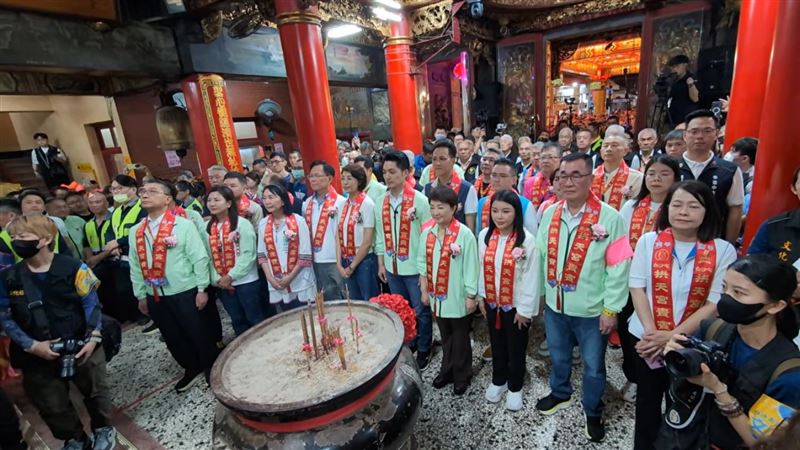 白沙屯媽祖起駕典禮，吸引許多政壇重量級人物前往並致詞。（圖／翻攝自白沙屯媽祖網路電視台YouTube）