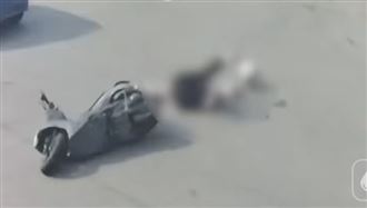 苗栗女闖紅燈撞飛71歲翁！頭破噴血急送醫