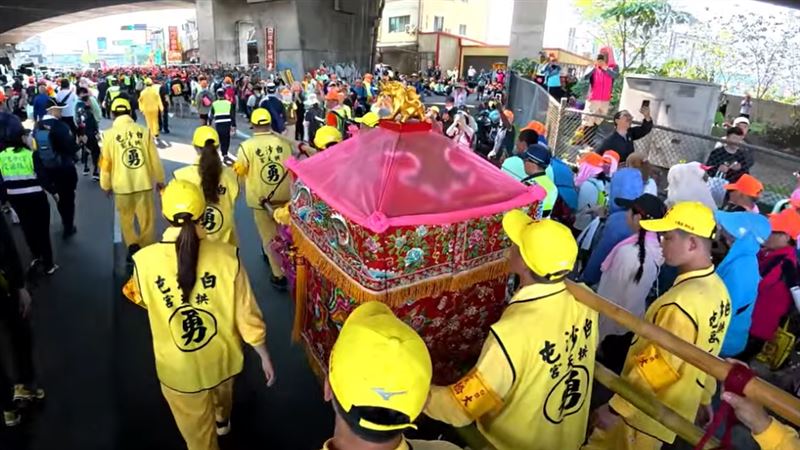 今年白沙屯媽祖進香之旅,吸引超過46萬人報名,創歷史新高。(圖/翻攝自YT白沙屯媽祖網路電視台)