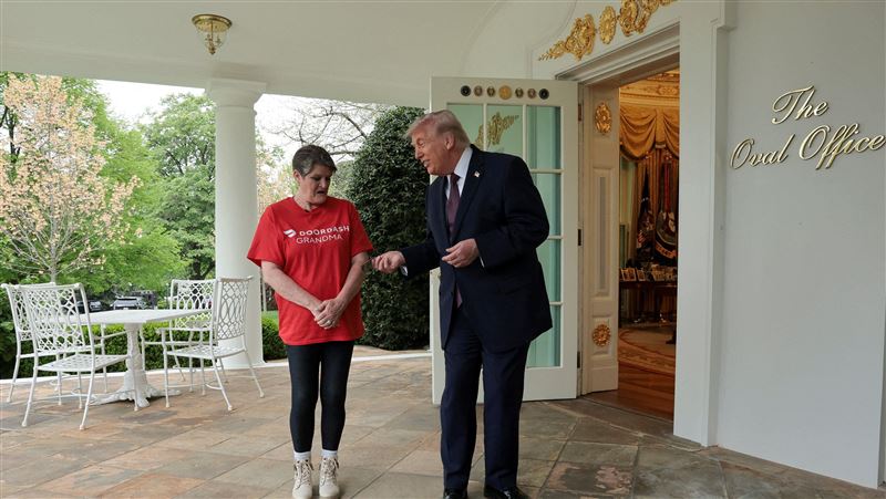 川普領外送!小費一掏就逾3千大秀鈔能力