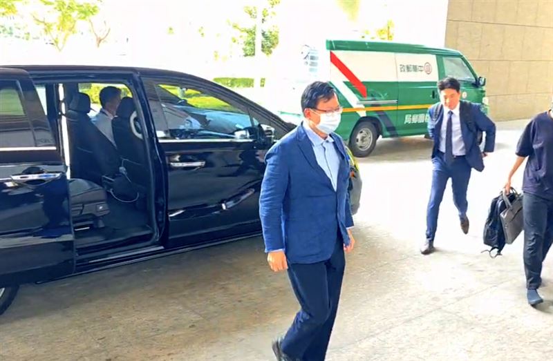 前桃園市長鄭文燦今（14日）出庭，身形相較之前胖了點。（圖／翻攝畫面）