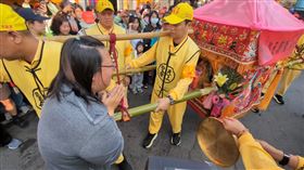 白沙屯媽祖,婦人,痛哭,走失,婆婆,協尋,台中,大肚（圖／翻攝YT白沙屯媽祖網路電視台）