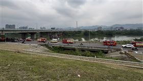 搜救人員到場搜救。（圖／翻攝畫面）