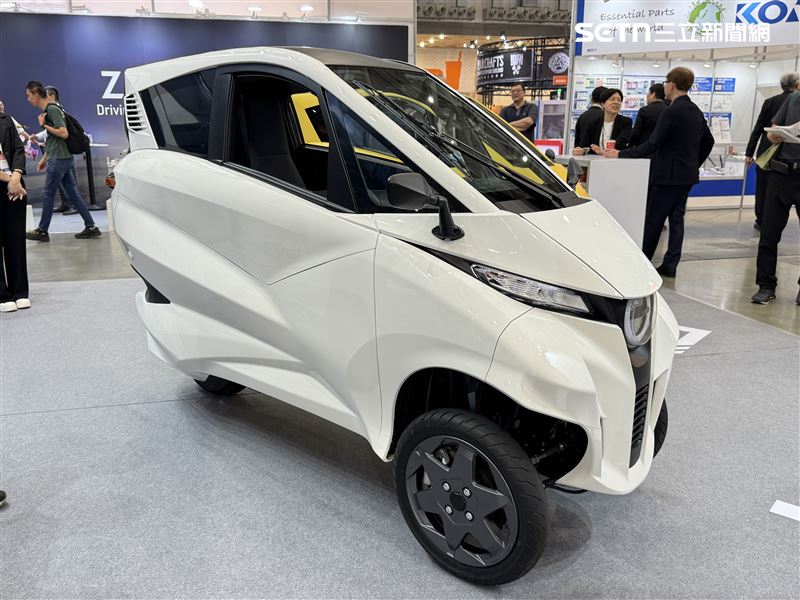 駕艙機車將掛機車牌照。（圖／記者鍾釗榛攝影）