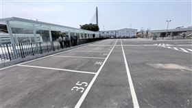 交通局新闢3條公車路線，包括往返桃園機場與板橋的快捷公車，以及串聯淡水與八里景點的觀光公車。（圖／交通局提供）