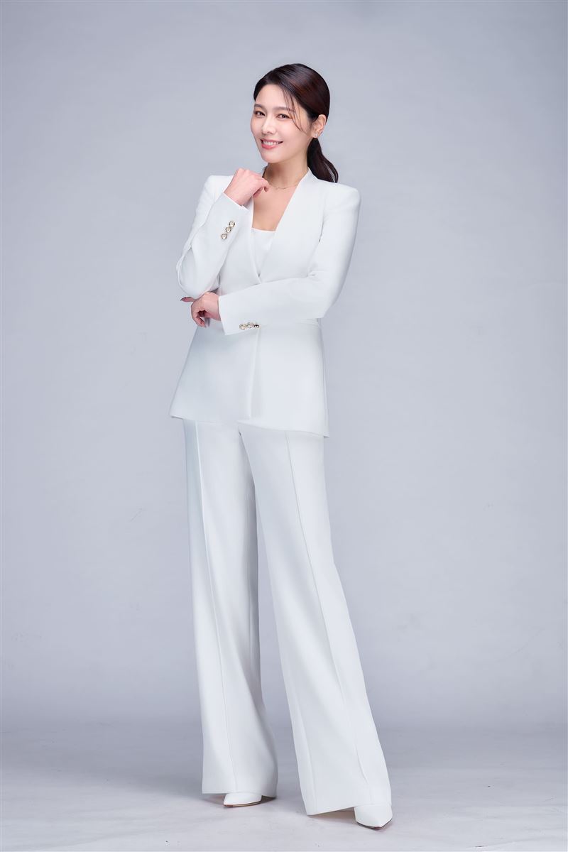 白家綺自信大喊：「漂亮婚紗都穿得下&nbsp;」。（圖／飲后-超孅飲提供）