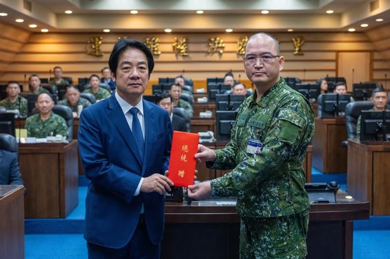 總統賴清德今（14）日到聯合作戰指揮中心了解漢光42號電腦兵推的情況。（圖／翻攝賴清德臉書）