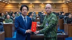 總統賴清德今（14）日到聯合作戰指揮中心了解漢光42號電腦兵推的情況。（圖／翻攝賴清德臉書）