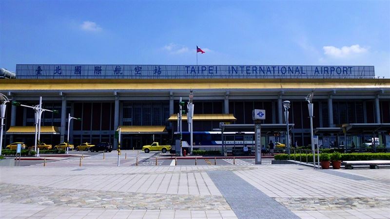 騎YouBike闖進航廈「找水喝」 下場出爐