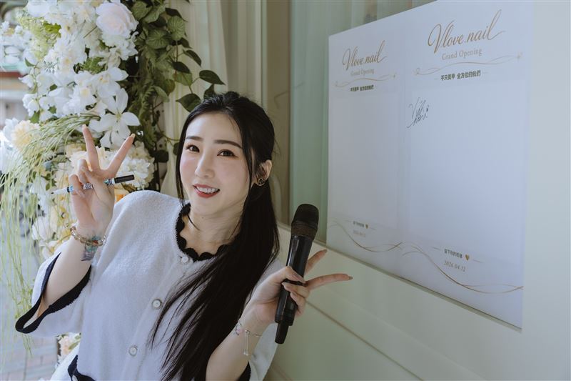 許薇安成立個人品牌,正式升格老闆。(圖/唱戲世界娛樂提供)