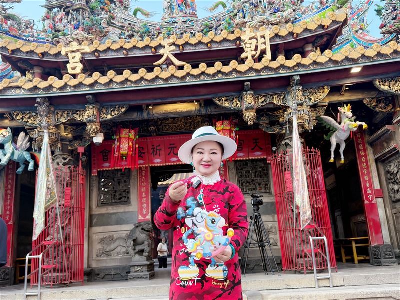 白冰冰馬年到北港朝天宮拜拜。（圖／長興影視提供）