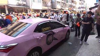 計程車隊打造粉紅應援　成香燈腳最強後盾