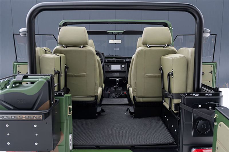 內裝維持原始設計，並加入豪華質感與科技配備。（圖／翻攝Expedition Motor Company網站）