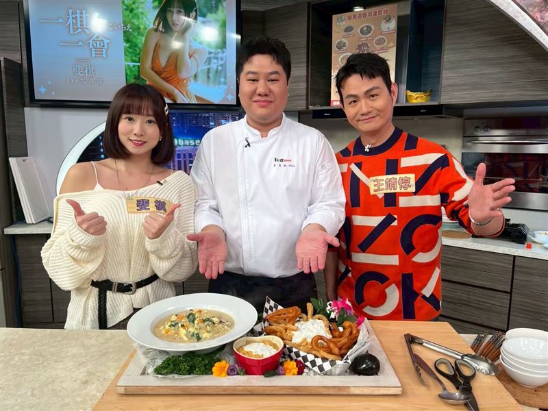 《型男大主廚》透過專業且透明的料理過程示範，向觀眾傳遞了「責任消費」的觀念。（圖／三立永續辦公室提供）