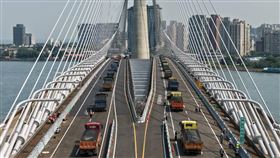 4月13日起一連三天，淡江大橋進行車輛載重試驗。（圖／公路局提供）