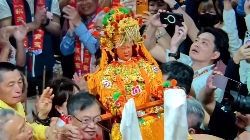 白沙屯媽祖進香，起駕儀式熱鬧非凡。（圖／翻攝自白沙屯媽祖網路電視台YouTube）