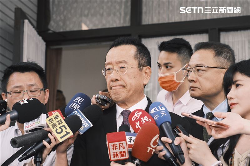 韓媒稱台灣潛艦國造將韓國技術人員「用完即丟」，顧立雄受訪回應。（圖／記者楊士誼攝影）