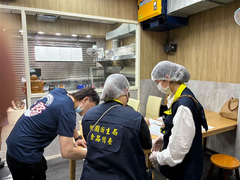 「上野烤肉飯」內壢店發生疑似食物中毒事件(圖/桃園市衛生局提供)