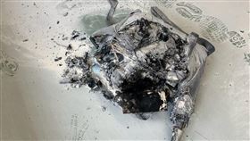 一列內灣線區間車在新竹站準備發車時，車廂內一名學生攜帶的行動電源突然自燃起火，所幸火勢迅速撲滅、無人傷亡，但列車因此更換編組並延誤32分鐘開車。（圖／翻攝畫面）