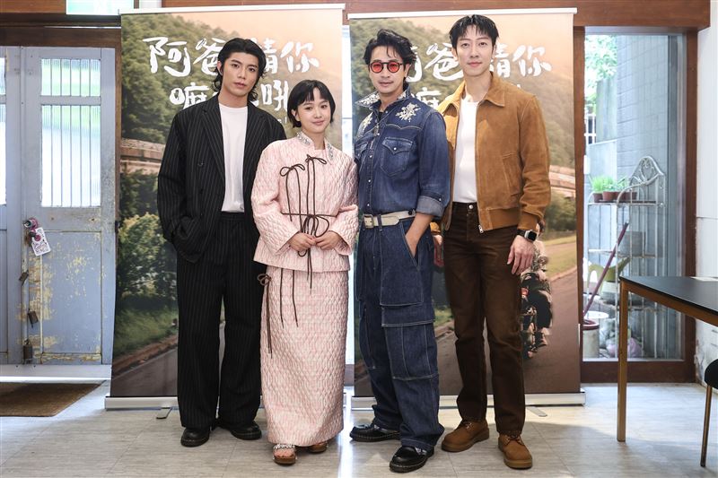 （左起）陳峻廷、嚴正嵐、Darren邱凱偉、張哲偉出席《阿爸請你嘛嘛吼》媒體茶敘。（圖／公視台語台提供）