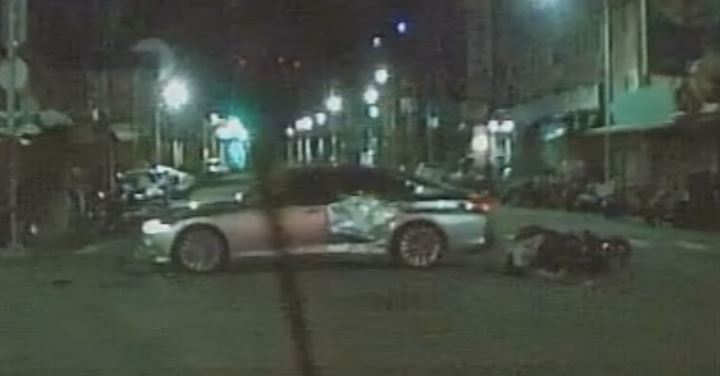 機車「丁字撞」轎車，車門嚴重凹陷。（圖／翻攝自Threads @huangmaxjj）