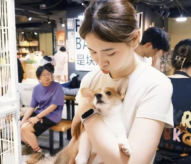 大家都非常懷念這位充滿愛心的美女護士。（圖／翻攝自微博）