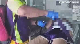 欠債惹殺機！基隆24歲女遭友集體痛毆命危(圖/翻攝畫面)