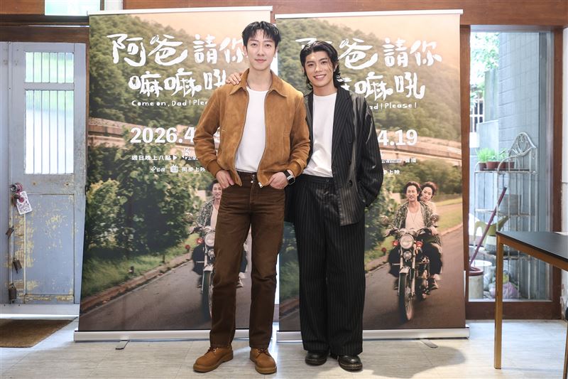 張哲偉(左)、陳峻廷(右)再度合體宣傳,默契依舊。(圖/公視台語台提供)