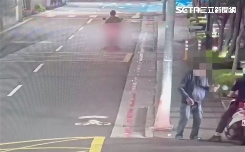 北市男子因走路動作詭異遭到巡邏警員盤查。（圖／翻攝畫面）