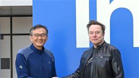 英特爾執行長陳立武7日興奮曬出與馬斯克的合照，宣布加入對方的Terafab計畫。（圖／翻攝自LinkedIN @Intel）