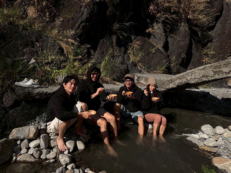 露營區「無憂森林」結合自然景觀與放鬆氛圍，引導都市人放下壓力，重拾對自然的尊重 。（圖／三立永續辦公室提供）