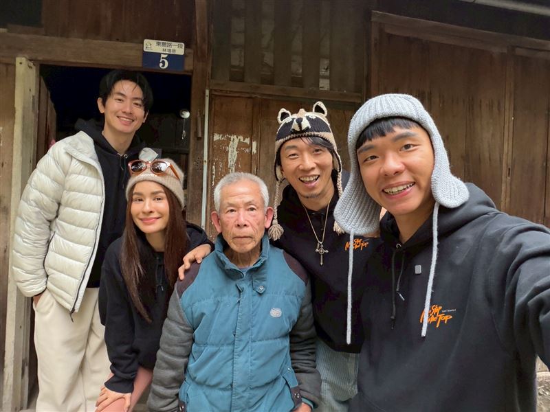 昔日三大林場之一的「檜木板屋」歷史見證，結合泰雅族多元文化，推動地方創生與原民風料理，維繫在地情感連結&bull;&nbsp;&nbsp;（圖／三立永續辦公室提供）